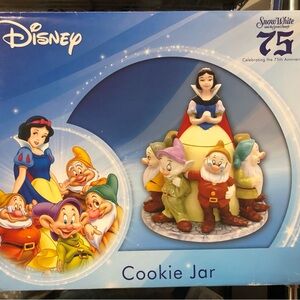 Brand New in Box!! Rare Disney Snow White and Dwarfs Collectible Cookie Jar